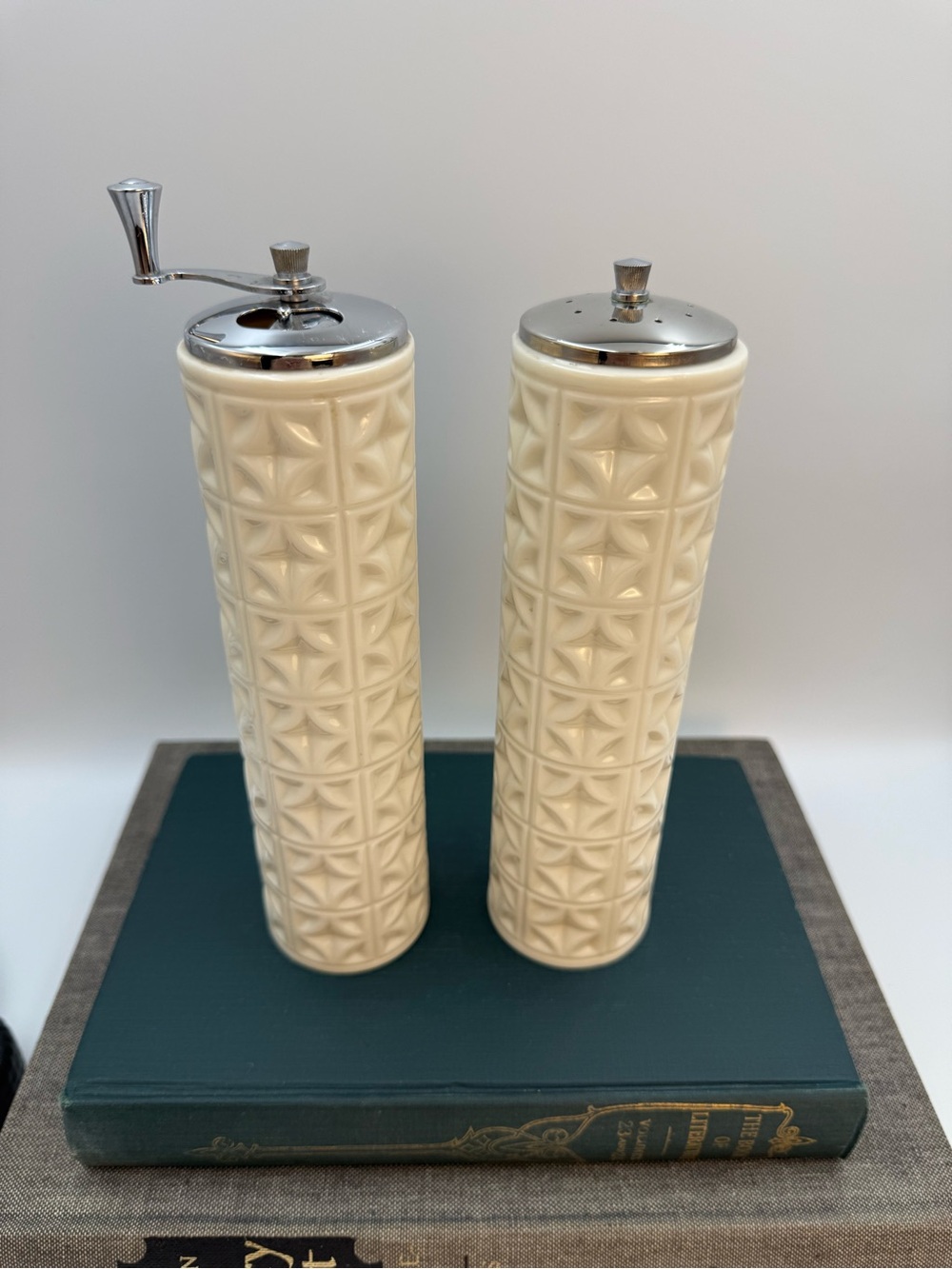 Lenox Mayfair Set of Porcelain Salt Shaker & Pepper Mill 8” Cream - Picture 2 of 8